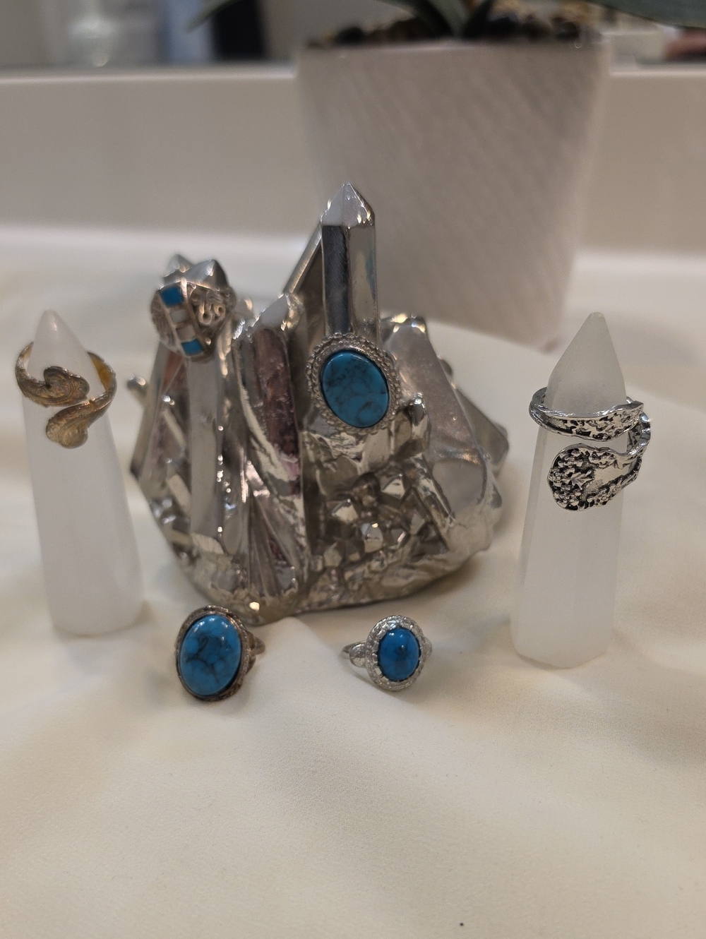 Bundle Of 6 Vintage Rings-flaws Consistent With Age